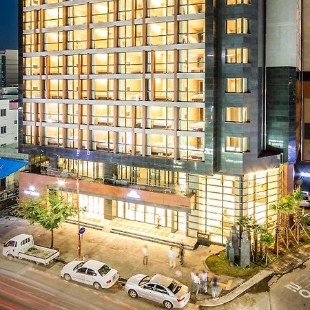 Days Hotel Jeju Seogwipo Ocean מראה חיצוני תמונה