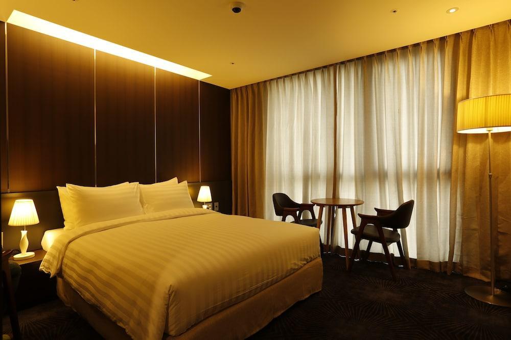 Days Hotel Jeju Seogwipo Ocean מראה חיצוני תמונה