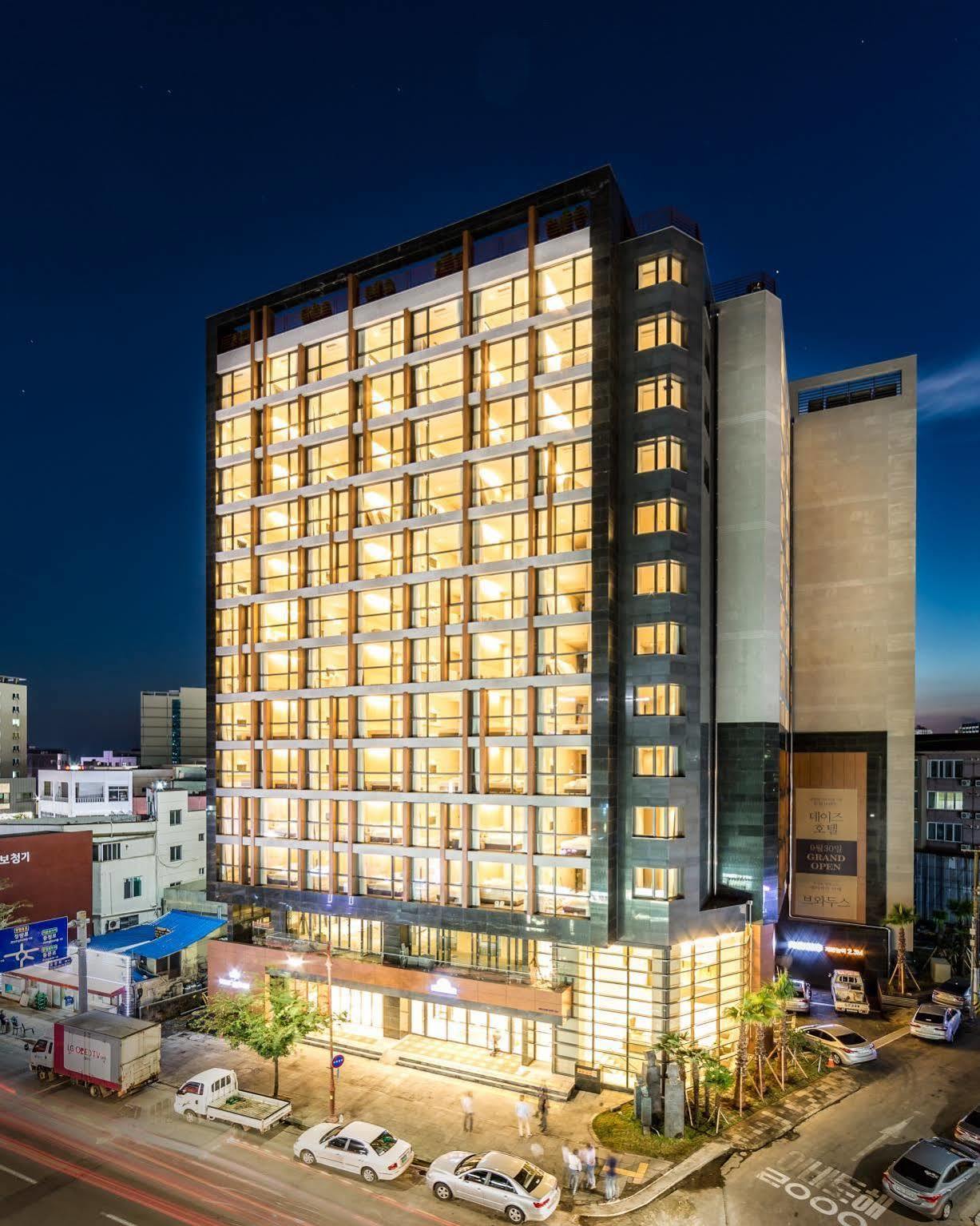 Days Hotel Jeju Seogwipo Ocean מראה חיצוני תמונה